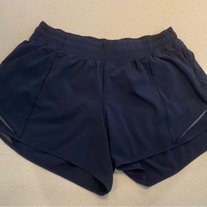Lululemon Hotty Hot Sz 8 long. Color Navy